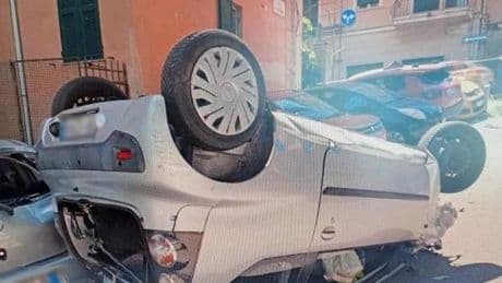 Manin, auto cappottata in via Cabella: intervengono i vigili del fuoco