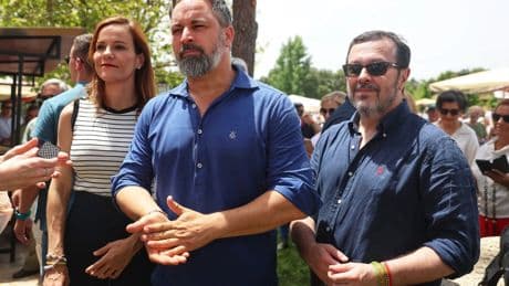 Abascal exige al PP que aisle a Sánchez en Bruselas en lugar de convocar &quot;concentraciones partidistas&quot;