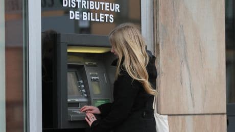 Un compte en banque pour les Françaises : 60 ans après la loi, les inégalités persistent