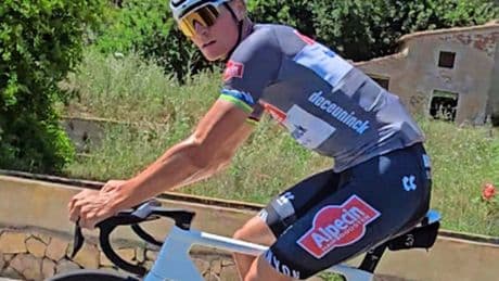 Herstel lijkt spoedig te verlopen: Mathieu van der Poel traint opnieuw zonder polsbrace