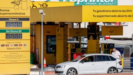 Hacienda obligará a las distribuidoras a pagar el IVA por adelantado para evitar el fraude de los carburantes