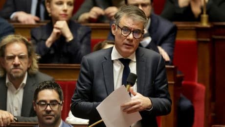 "Le budget de Bayrou est bon à jeter à la poubelle": le PS s'apprête à dégainer son "contre-budget"