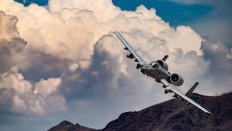 Schierato l'A-10 Warthog: "Così si può fermare l'invasione cinese"