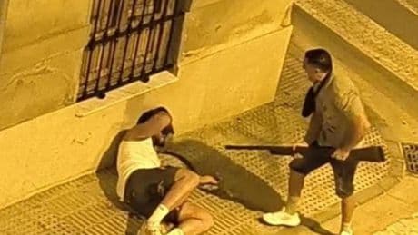 Un hombre se atrinchera en Alfafar (Valencia) tras disparar en una disputa a un vecino, herido grave