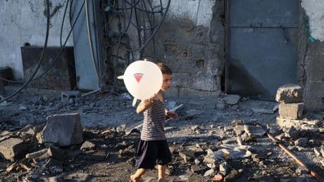 Gaza : « Les gens sont en train de tomber dans la rue », le témoignage bouleversant du poète Ziad Medoukh