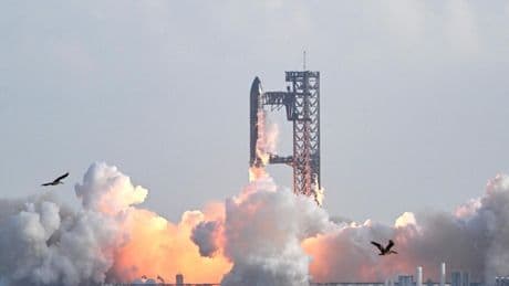 SpaceX lanza con éxito el gigantesco cohete Starship y completa la misión casi sin defectos