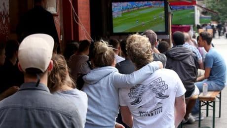 Fußball: Telekom kauft Übertragungsrechte für Frauen- und Männer-WM