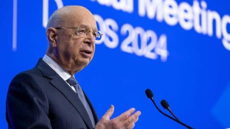 La investigación del Foro de Davos sobre su fundador revela gastos no autorizados y conductas inapropiadas