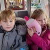 Halfbroer van vermiste Jeffrey (10) en Emma (8) doet emotionele oproep: “Wij zijn ten einde raad. Blijf alsjeblieft zoeken”