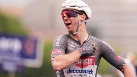 Kaden Groves wins crash-hampered Giro d’Italia stage six as 2022 winner Jai Hindley abandons