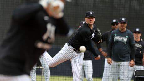 Yankees keep rehabbing reliever in minors to work his way back to MLB shape