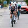 Zes vluchters, waaronder drie Belgen, blijven binnen schot van het peloton - Van Aert mist de slag, slaat hij wél toe op de gravelstroken?