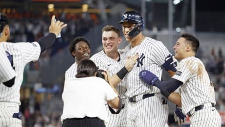 Aaron Judge’s game-ending sac fly leads Yankees to stunning comeback win over Mariners