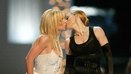 "Girl vs. Girl" von Sophie Gilbert: Wie viel Porno steckt im Empowerment?