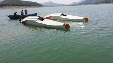 Burdur'da baraja iniş yapan eğitim uçağındaki iki pilot, balıkçı teknesiyle kurtarıldı