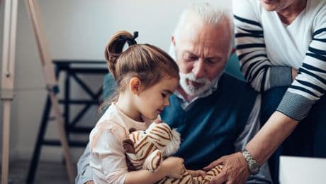 «On marche sur la tête» : ces grands-parents désarçonnés par l’éducation moderne de leurs enfants