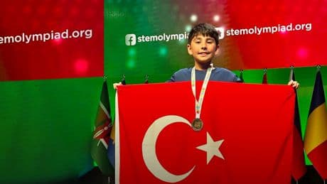 Türkiye'nin gururu oldu, 10 yaşındaki dahi dünya birincisi