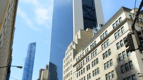 Apollo retrasa la contratación de banqueros junior tras la presión de Jamie Dimon