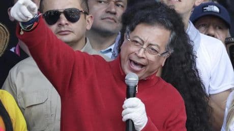 El acuerdo con China y la reforma laboral, las dos patatas calientes de Petro