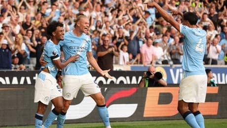 Manchester City, Wolverhampton'ı ezdi geçti
