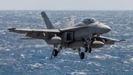 Guerra Ucraina, la Spagna schiera i caccia F-18 in Islanda per vigilare l'aerea Nato e garantirne la sicurezza