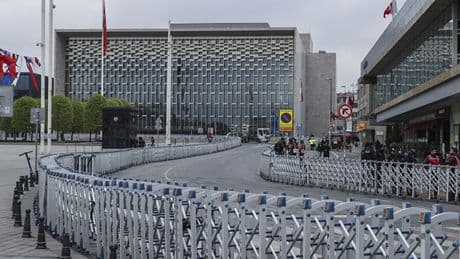 İstanbul'da 1 Mayıs nedeniyle bazı yollar trafiğe kapatıldı