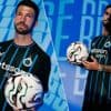 Club Brugge stelt nieuw thuisshirt voor in aanloop naar fandag vandaag