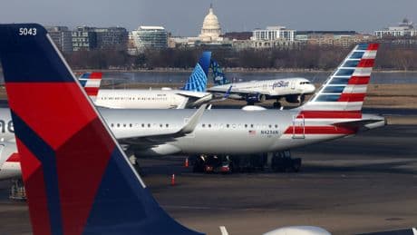 La aviación de EE UU se planta ante los aranceles de Trump y advierte de impactos en su viabilidad y la seguridad aérea