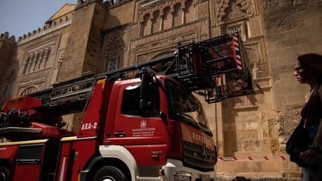 En Espagne, la mosquée-cathédrale de Cordoue échappe miraculeusement aux flammes