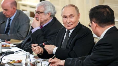 Putin tacha de "tontería" que Rusia planee atacar a un país de la OTAN y critica el aumento de su gasto en defensa