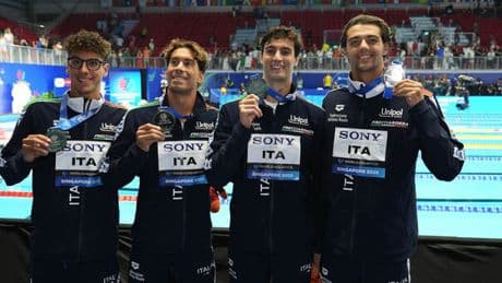 Mondiali di nuoto, l'Italia vince l'argento nella staffetta 4x100 stile libero: è il quarto podio consecutivo per gli azzurri
