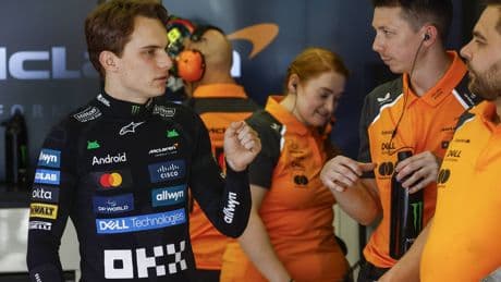 Piastri logra la pole en Bahrein y Carlos Sainz saldrá por delante de Hamilton
