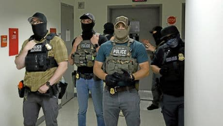 US-Razzien | Jagd auf Migranten in den USA: Sichtbare Faschisierung