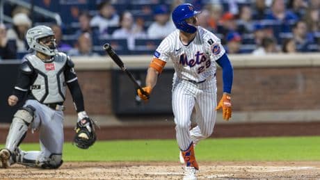 Mets hold on to beat White Sox after unleashing first-inning homer barrage