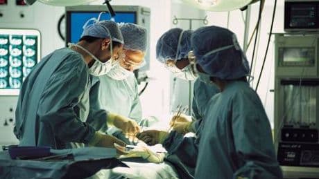 Doppio trapianto salva bimba di sei mesi: è il primo caso in Italia