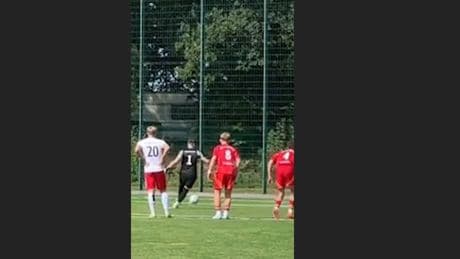 Unvergessliche Szenen - Kreisliga-Torwart schafft Hattrick-Sensation!