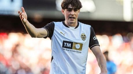 Manchester United tracking Valencia midfielder but face competition