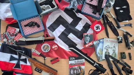 Razzia in Bremen - Polizei enttarnt Neonazi-Waffenlager