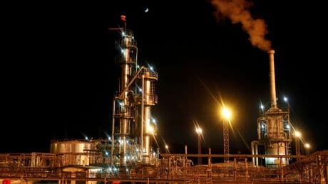 Las petroleras indias frenan la compra de crudo ruso ante la presión arancelaria de Trump