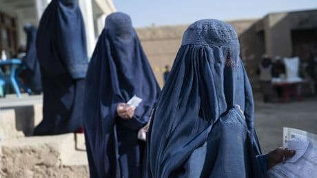 Quatre ans après le retour des talibans, l’accueil au compte-goutte des Afghanes en France