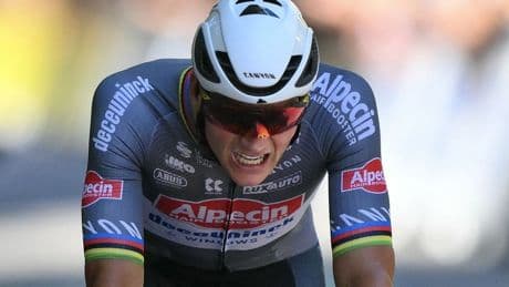 Van der Poel dacht even dat hij voorop reed in finale: 'Communicatie hapert enorm'