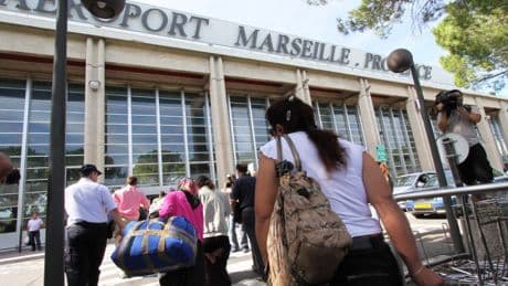 Licenciés pour avoir distribué des sandwichs destinés à la poubelle, des salariés de Starbucks et Prêt-à-manger à Marseille saisissent les prud’hommes