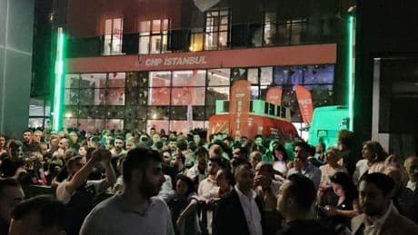 CHP İstanbul İl Başkanlığı önünde gerginlik