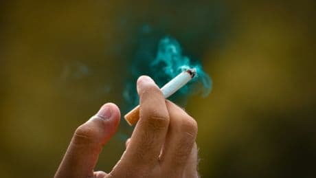 Sanidad acaba de confirmar que la nueva Ley del Tabaco va tras las terrazas. Y no es el único entorno que quiere sin humo