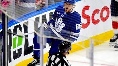 Nylander shining for Leafs: ‘Nothing gets to him’
