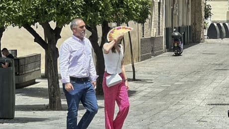 Más de la mitad de España, en alerta por calor y tormentas