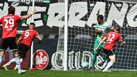 Folgenschwere Fehleinschätzung – Diese Szene kostet Fürth die vorzeitige Rettung