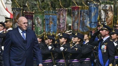 Difesa, il piano per il riarmo di Crosetto: «Italia più rilevante nella Nato». E aumentano i riservisti