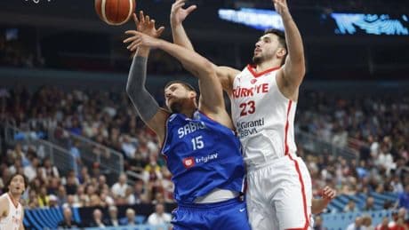 Turquía somete a la invencible Serbia en un épico duelo Sengun-Jokic