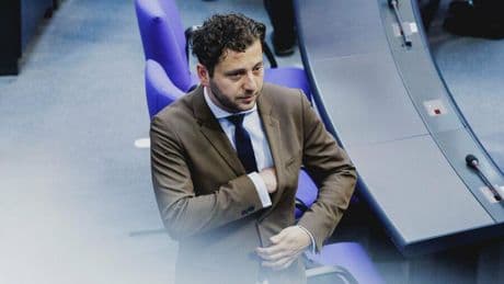 Industriekonzern: Grünen-Vorsitzender gegen Chefs von Thyssen-Krupp: „Unsicherheit befeuert den Erfolg von Rechtsextremen“﻿